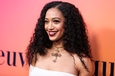 Amerikalı aktris Samantha Logan, Veuve Clicquot 250. Yıldönümü Solaire Kültür Sergisi açılışına 25 Ekim 2022 'de Beverly Hills, Los Angeles, Kaliforniya, ABD' de düzenlenen 468 North Rodeo Drive 'da geldi..