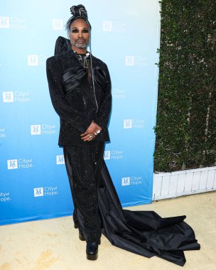 Amerikalı aktör Billy Porter, 27 Ekim 2022 'de Batı Hollywood, Los Angeles, Kaliforniya' da düzenlenen Pasifik Tasarım Merkezi 'nde düzenlenen Umut Şehri 2022 Yaşam Ruhu galasına geldi.. 