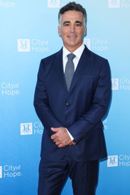 Cumhuriyet Kayıtları 'nın eş kurucusu, başkanı ve COO üyesi Avery Lipman, 27 Ekim 2022' de Amerika Birleşik Devletleri 'nin Batı Hollywood, Los Angeles, Kaliforniya, ABD' deki Pacific Design Center 'da düzenlenen Umut Şehri 2022 Yaşam Ruhu galasına geldi..