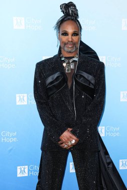Amerikalı aktör Billy Porter, 27 Ekim 2022 'de Batı Hollywood, Los Angeles, Kaliforniya' da düzenlenen Pasifik Tasarım Merkezi 'nde düzenlenen Umut Şehri 2022 Yaşam Ruhu galasına geldi.. 