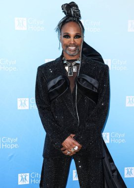 Amerikalı aktör Billy Porter, 27 Ekim 2022 'de Batı Hollywood, Los Angeles, Kaliforniya' da düzenlenen Pasifik Tasarım Merkezi 'nde düzenlenen Umut Şehri 2022 Yaşam Ruhu galasına geldi.. 