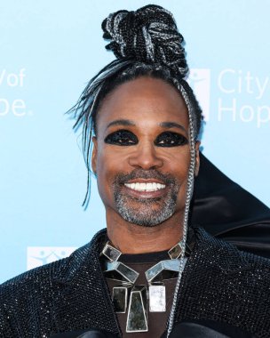 Amerikalı aktör Billy Porter, 27 Ekim 2022 'de Batı Hollywood, Los Angeles, Kaliforniya' da düzenlenen Pasifik Tasarım Merkezi 'nde düzenlenen Umut Şehri 2022 Yaşam Ruhu galasına geldi.. 