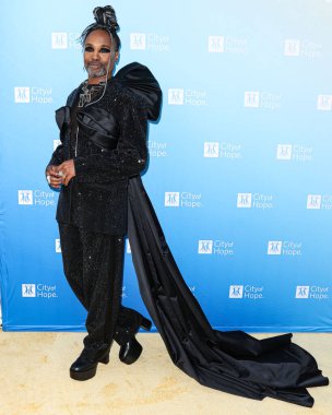 Amerikalı aktör Billy Porter, 27 Ekim 2022 'de Batı Hollywood, Los Angeles, Kaliforniya' da düzenlenen Pasifik Tasarım Merkezi 'nde düzenlenen Umut Şehri 2022 Yaşam Ruhu galasına geldi.. 