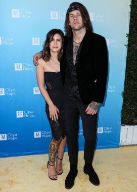 Fleur Shomo ve eşi / Amerikalı şarkıcı Caleb Shomo, 27 Ekim 2022 'de Amerika Birleşik Devletleri' nin Los Angeles, Kaliforniya, Batı Hollywood 'daki Pacific Design Center' da düzenlenen Umut Şehri 2022 Yaşam Ruhu galasına geldiler.. 