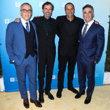 Cumhuriyet Kayıtları 'nın eş kurucusu, başkanı ve CEO' su Monte Lipman, Amerikan müzik videosu ve film yönetmeni Emmett Malloy, Amerikalı şarkıcı-söz yazarı Jack Johnson ve Cumhuriyet Kayıtları eş başkanı ve COO başkanı Avery Lipman Umut Şehri 'ne geldiler.