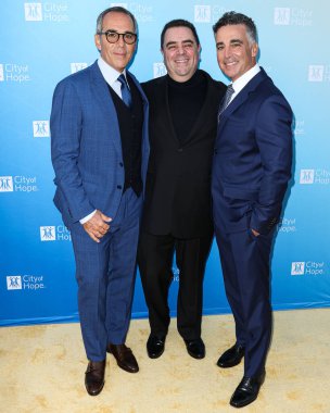 Cumhuriyet Kayıtları 'nın eş kurucusu, başkanı ve CEO' su Monte Lipman, Kuzey Amerika Evrensel Müzik Yayıncılık Grubu Başkanı Evan Lamberg ve kurucu ortağı, Cumhuriyet Kayıtları Başkanı ve COO Avery Lipman, Umut Şehri 'nin 2022 sayılı 