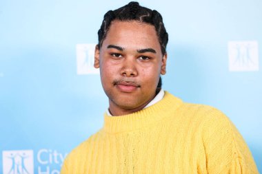 İngiliz şarkıcı Sekou Sylla, 27 Ekim 2022 tarihinde Batı Hollywood, Los Angeles, Kaliforniya, ABD 'de düzenlenen Pasifik Tasarım Merkezi' nde düzenlenen Umut Şehri 2022 Yaşam Ruhu galasına geldi.