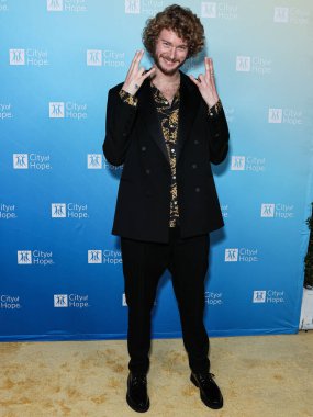 Amerikalı rapçi Yung Gravy (Matthew Raymond Hauri), 27 Ekim 2022 'de Amerika Birleşik Devletleri' nin Los Angeles, Kaliforniya eyaletinin Batı Hollywood şehrindeki Pacific Design Center 'da düzenlenen Umut Şehri 2022 Yaşam Ruhu galasına geldi.. 