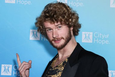 Amerikalı rapçi Yung Gravy (Matthew Raymond Hauri), 27 Ekim 2022 'de Amerika Birleşik Devletleri' nin Los Angeles, Kaliforniya eyaletinin Batı Hollywood şehrindeki Pacific Design Center 'da düzenlenen Umut Şehri 2022 Yaşam Ruhu galasına geldi.. 