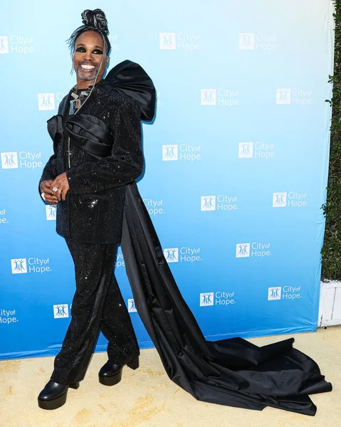 Amerikalı aktör Billy Porter, 27 Ekim 2022 'de Batı Hollywood, Los Angeles, Kaliforniya' da düzenlenen Pasifik Tasarım Merkezi 'nde düzenlenen Umut Şehri 2022 Yaşam Ruhu galasına geldi.. 