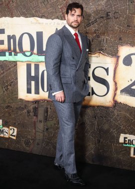 İngiliz aktör Henry Cavill, Netflix 'in' Enola Holmes 2 'adlı filminin dünya prömiyerine 27 Ekim 2022' de Manhattan, New York, ABD 'deki The Paris Theater' da geldi.. 