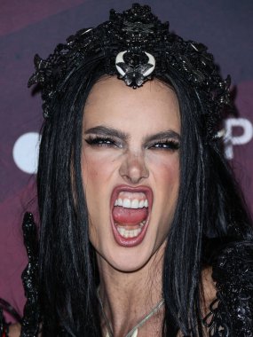 Brezilyalı model Alessandra Ambrosio Darren Dzienciol 'un CARN' ına ulaştı * Alessandra Ambrosio 'nun ev sahipliği yaptığı EVIL Cadılar Bayramı Partisi 29 Ekim 2022 tarihinde Bel Air, Los Angeles, Kaliforniya, ABD' de özel bir konutta düzenlendi.. 