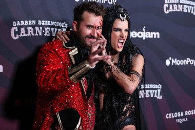 Darren Dzienciol ve Brezilyalı model Alessandra Ambrosio Darren Dzienciol 'un CARN' ına geldiler * Alessandra Ambrosio 'nun ev sahipliği yaptığı EVIL Cadılar Bayramı Partisi 29 Ekim 2022 tarihinde Bel Air, Los Angeles, Kaliforniya, ABD' de özel bir konutta düzenlendi.. 