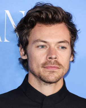 İngiliz şarkıcı, söz yazarı ve aktör Harry Styles, Gucci takımı giyen Los Angeles 'taki Amazon Prime Video' nun 