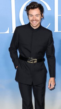İngiliz şarkıcı, söz yazarı ve aktör Harry Styles, Gucci takımı giyen Los Angeles 'taki Amazon Prime Video' nun 