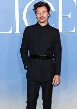 İngiliz şarkıcı, söz yazarı ve aktör Harry Styles, Gucci takımı giyen Los Angeles 'taki Amazon Prime Video' nun 