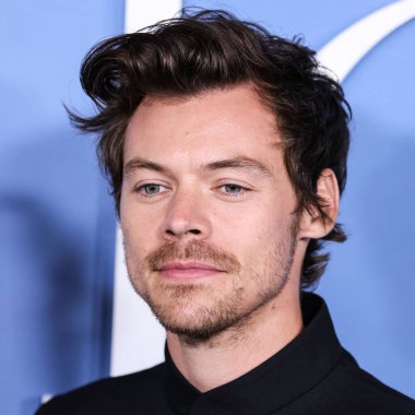 İngiliz şarkıcı, söz yazarı ve aktör Harry Styles, Gucci takımı giyen Los Angeles 'taki Amazon Prime Video' nun 