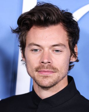 İngiliz şarkıcı, söz yazarı ve aktör Harry Styles, Gucci takımı giyen Los Angeles 'taki Amazon Prime Video' nun 