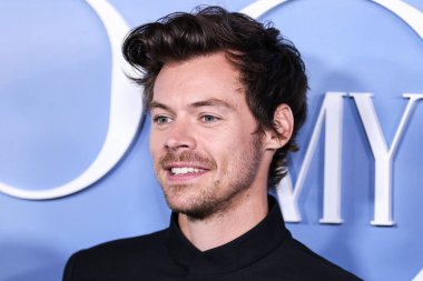 İngiliz şarkıcı, söz yazarı ve aktör Harry Styles, Gucci takımı giyen Los Angeles 'taki Amazon Prime Video' nun 