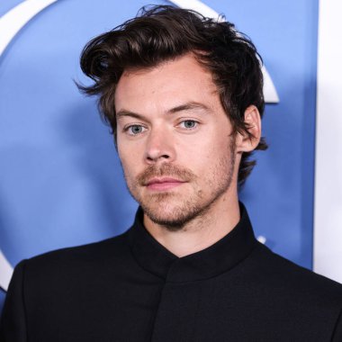İngiliz şarkıcı, söz yazarı ve aktör Harry Styles, Gucci takımı giyen Los Angeles 'taki Amazon Prime Video' nun 