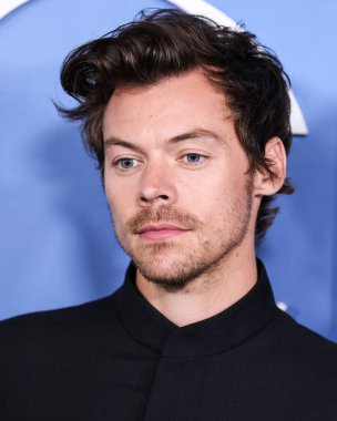 İngiliz şarkıcı, söz yazarı ve aktör Harry Styles, Gucci takımı giyen Los Angeles 'taki Amazon Prime Video' nun 