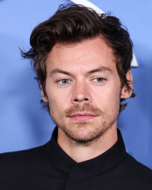 İngiliz şarkıcı, söz yazarı ve aktör Harry Styles, Gucci takımı giyen Los Angeles 'taki Amazon Prime Video' nun 