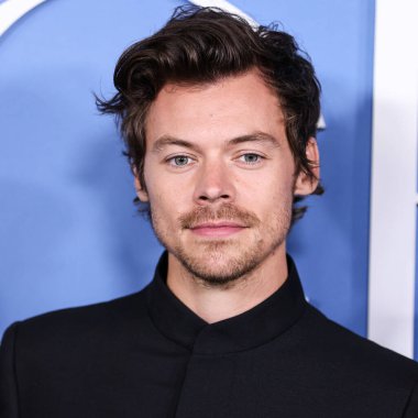 İngiliz şarkıcı, söz yazarı ve aktör Harry Styles, Gucci takımı giyen Los Angeles 'taki Amazon Prime Video' nun 