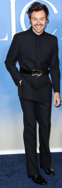 Angol Énekes Dalszerző Színész Harry Styles Gucci Öltönyben Érkezik Los — Stock Fotó