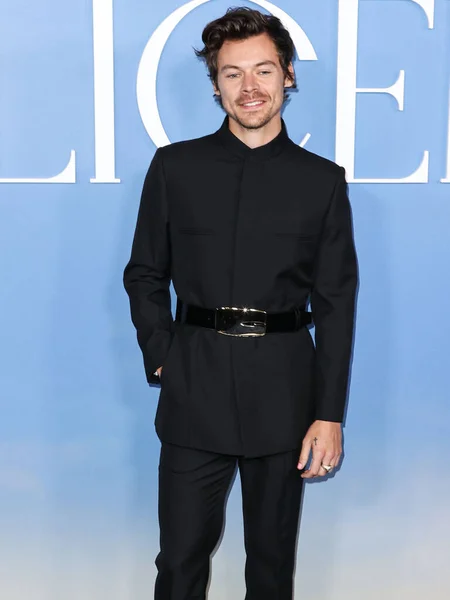 Cântărețul Compozitorul Actorul Englez Harry Styles Care Poartă Costum Gucci — Fotografie, imagine de stoc