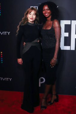 Caddy Vanasirikiul ve Imani Love, 1 Kasım 2022 'de Manhattan, New York, New York, ABD' deki IPIC Fulton Market NYC Tiyatrosu 'nda düzenlenen New York İzafiyet Medyası ve Peacock' un 