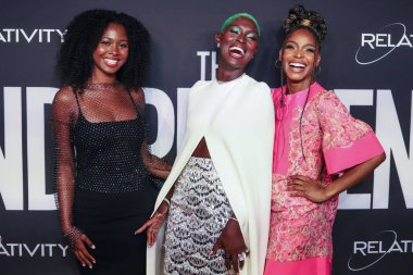 Imani Love, Jodie Turner-Smith ve Margaret Odette, 1 Kasım 2022 'de Manhattan, New York City, New York, ABD' deki IPIC Fulton Market NYC Tiyatrosu 'nda düzenlenen İzafiyet Medyası ve Peacock' un 'The Independent' adlı filminin New York galasına geldiler.