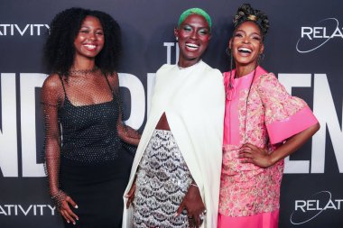 Imani Love, Jodie Turner-Smith ve Margaret Odette, 1 Kasım 2022 'de Manhattan, New York City, New York, ABD' deki IPIC Fulton Market NYC Tiyatrosu 'nda düzenlenen İzafiyet Medyası ve Peacock' un 'The Independent' adlı filminin New York galasına geldiler.