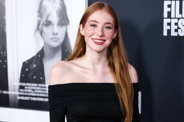 Aktris Madeline Ford, 2 Kasım 2022 'de Hollywood, Los Angeles, Kaliforniya, ABD' deki TCL Çin Tiyatrosu IMAX 'ta düzenlenen' Selena Gomez: My Mind And Me 'adlı Apple' ın Dünya Açılış Gecesi Festivali 'ne geldi.