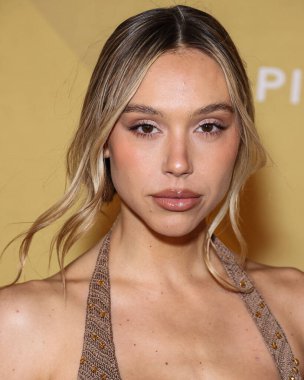 Alexis Ren, 3 Kasım 2022 'de Batı Hollywood, Los Angeles, ABD' deki Pasifik Tasarım Merkezi 'nde düzenlenen 2022 amfAR galasına ulaşır..