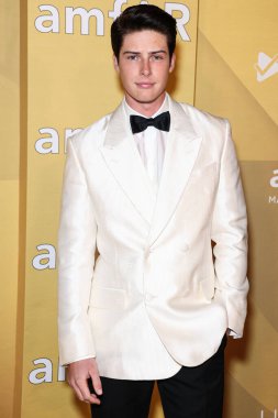 Blake Gray, Los Angeles 'taki 2022 amfAR galasına 3 Kasım 2022' de Batı Hollywood, Los Angeles, ABD 'deki Pacific Design Center' da ulaştı.. 