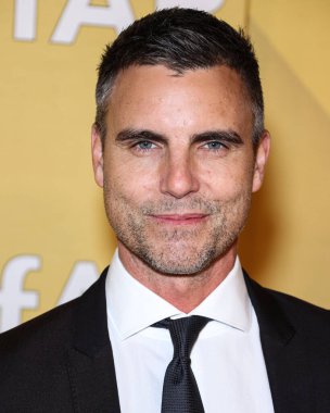 Colin Egglesfield, Los Angeles 2022 amfAR galasına 3 Kasım 2022 'de Batı Hollywood, Los Angeles, ABD' de düzenlenen Pasifik Tasarım Merkezi 'ne ulaşır..