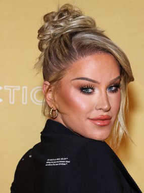 Gigi Gorgeous, Los Angeles 2022 amfAR galasına 3 Kasım 2022 'de Batı Hollywood, Los Angeles, ABD' deki Pasifik Tasarım Merkezi 'nde ulaştı..