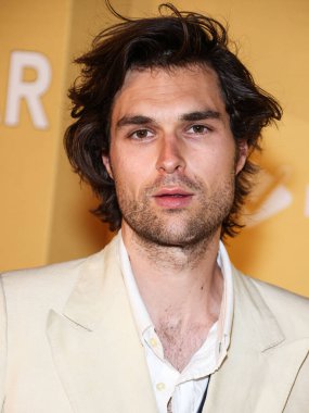 James Abercrombie, Los Angeles Pasifik Tasarım Merkezi 'nde düzenlenen 2022 amfAR galasına 3 Kasım 2022' de Batı Hollywood, Los Angeles, ABD 'de ulaşır..