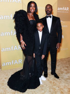 Kelly Rowland, oğlu Titan Jewell Weatherspoon ve kocası Tim Witherspoon 3 Kasım 2022 'de Los Angeles Pasifik Tasarım Merkezi' nde düzenlenen 2022 amfAR galasına geldiler..