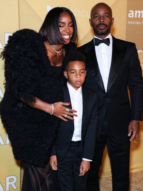 Kelly Rowland, oğlu Titan Jewell Weatherspoon ve kocası Tim Witherspoon 3 Kasım 2022 'de Los Angeles Pasifik Tasarım Merkezi' nde düzenlenen 2022 amfAR galasına geldiler..