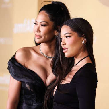 Kimora Lee Simmons ve kızı Ming Lee Simmons, 3 Kasım 2022 'de Los Angeles Pasifik Tasarım Merkezi' nde düzenlenen 2022 amfAR galasına geldiler.. 