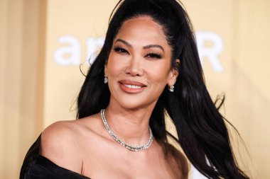 Kimora Lee Simmons, Los Angeles 'taki 2022 amfAR galasına 3 Kasım 2022' de Batı Hollywood, Los Angeles, ABD 'deki Pasifik Tasarım Merkezi' nde ulaştı.. 