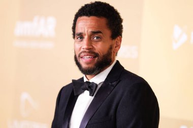 Michael Ealy, Los Angeles 2022 amfAR galasına 3 Kasım 2022 'de Batı Hollywood, Los Angeles, ABD' de düzenlenen Pasifik Tasarım Merkezi 'ne ulaşır.. 