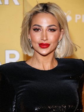 Model Roz, Los Angeles 'taki 2022 amfAR galasına 3 Kasım 2022' de Batı Hollywood, Los Angeles, ABD 'deki Pasifik Tasarım Merkezi' nde ulaşır.. 