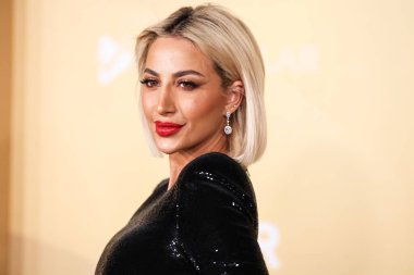 Model Roz, Los Angeles 'taki 2022 amfAR galasına 3 Kasım 2022' de Batı Hollywood, Los Angeles, ABD 'deki Pasifik Tasarım Merkezi' nde ulaşır.. 