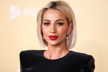 Model Roz, Los Angeles 'taki 2022 amfAR galasına 3 Kasım 2022' de Batı Hollywood, Los Angeles, ABD 'deki Pasifik Tasarım Merkezi' nde ulaşır.. 