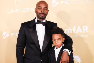 Tim Witherspoon ve oğlu Titan Jewell Weatherspoon, Los Angeles Pasifik Tasarım Merkezi 'nde 3 Kasım 2022' de düzenlenen 2022 amfAR Galasına geldiler..