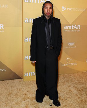 Tyga, 3 Kasım 2022 tarihinde Los Angeles Pasifik Tasarım Merkezi 'nde düzenlenen 2022 amfAR Galası' na ulaşır.. 