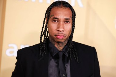 Tyga, 3 Kasım 2022 tarihinde Los Angeles Pasifik Tasarım Merkezi 'nde düzenlenen 2022 amfAR Galası' na ulaşır.. 