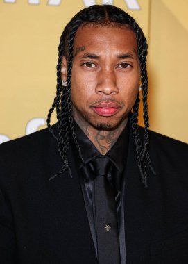 Tyga, 3 Kasım 2022 tarihinde Los Angeles Pasifik Tasarım Merkezi 'nde düzenlenen 2022 amfAR Galası' na ulaşır.. 